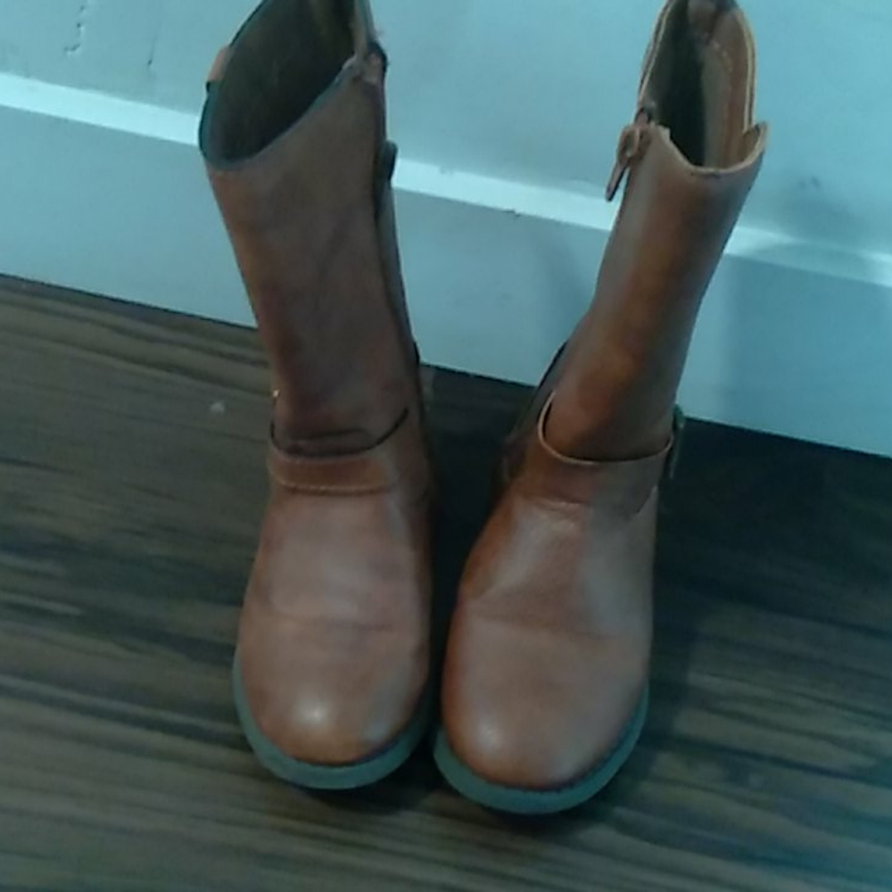 Girls boots